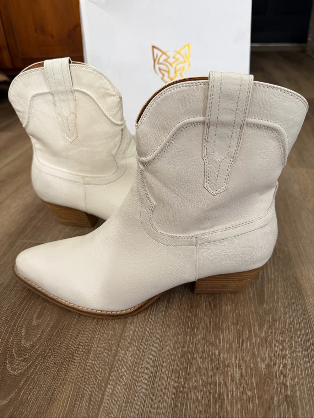 BEAST FASHION White Western Ankle Boots - Pointed Toe